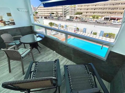 Cosy Pool View Apartment Tinache