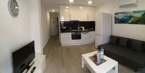Top-Apartment in Apartamentos Danubio, 4 Etage, Poolblick und seitlicher Meerblick, Wohnzimmer und 1 Schlafzimmer, im Herzen von Playa del Inglés , Gran Canaria