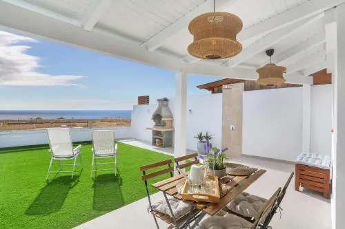 Recently renovated, with views, barbecue and outdoor shower
