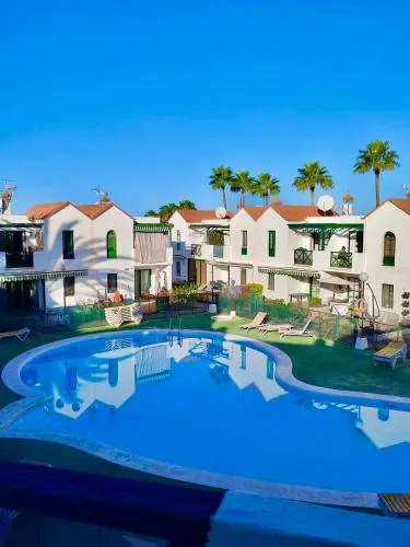 Apartment Laura near Europa Center and Amadores beach, Free WiFi