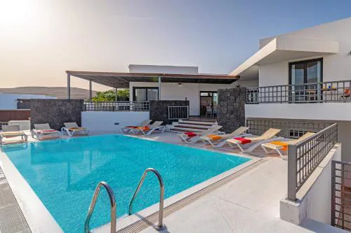 Villa Inma Calero by Villa Plus