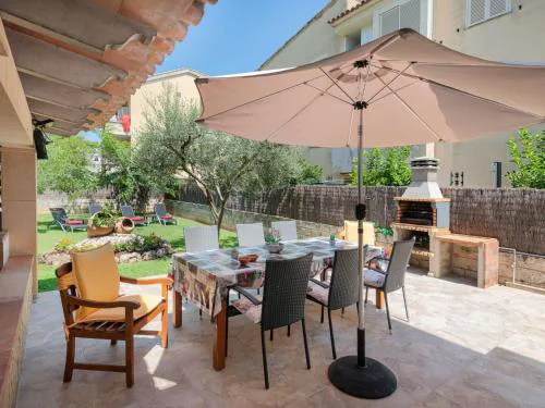 Holiday Home Stilvolle Villa mit Terrasse und Nähe zum Strand by Interhome