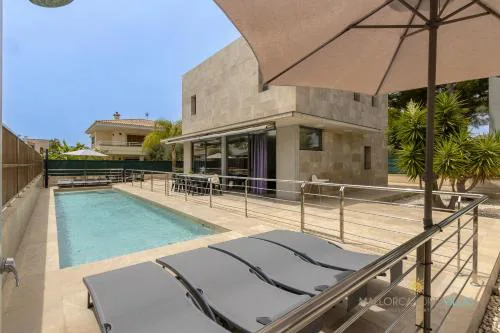 Villa Iola a 150m de la playa ideal para familias y amigos