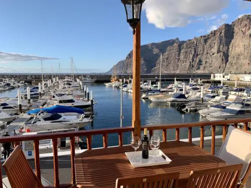 Apartment Wohnung mit Aussicht auf Meer und Klippen by Interhome