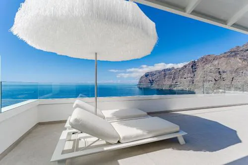 Blue Haven - Ocean View Penthouse with private jacuzzi and community pool