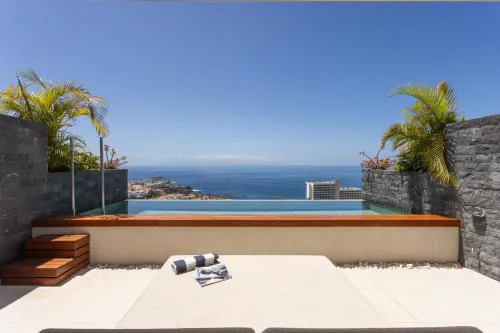 Luxury triplex, pool, jacuzzi - Aqua A03 by Hermosa Rentals