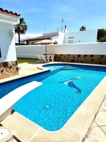 Chalet con piscina privada cerca del mar