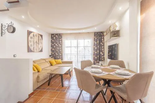 Aqua Vista 2 bed Penthouse with great views
