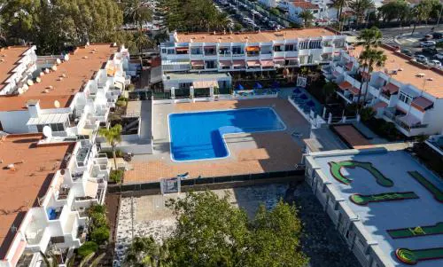 Chaparral Deluxe Pool Oasis