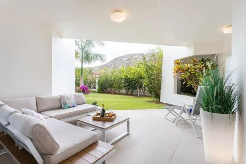 Garden Serenity Retreat And Workspace With Heated Pools And Gym