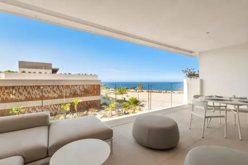 Infinity 1-2 LUXE PARTIAL SEA VIEW 2B