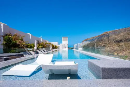 New Luxury Apartment First Line Sea View