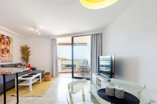 Sunny Ocean View apartment