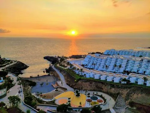 Ocean View Deluxe Studio with Sunset Balcony and Pool Playa Paraiso