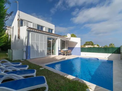 Domus Genti Holiday Home with Pool