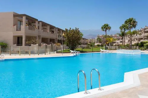 Fantastic seafront apartment with sea views & pool
