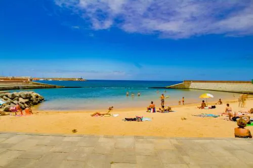 NEUE 2 SCHLAFZIMMER FERIENWOHNUNG DiREKT AM STRAND
