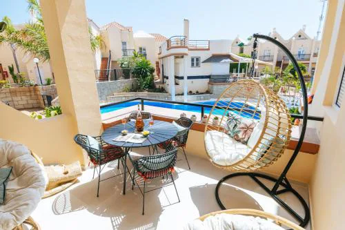 Amazing renovated pool view Apt, Aircon, 2 min to Fañabe Beach