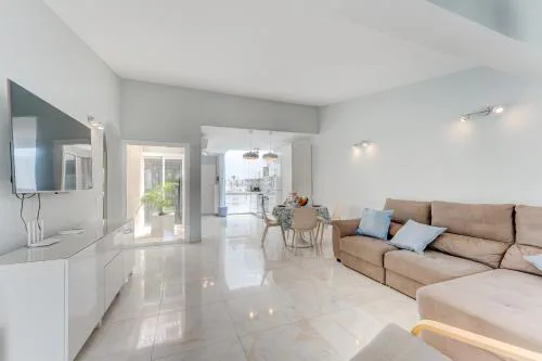 Beautiful bungalow in Island Village
