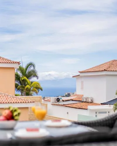 Charming semi- detached villa in Mirador del Duque