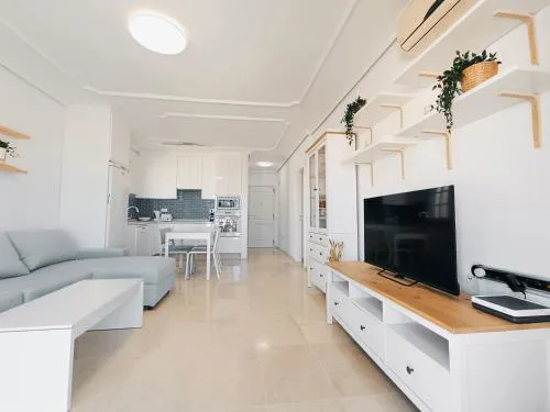 Charming & Sunny Apartment with Ocean View