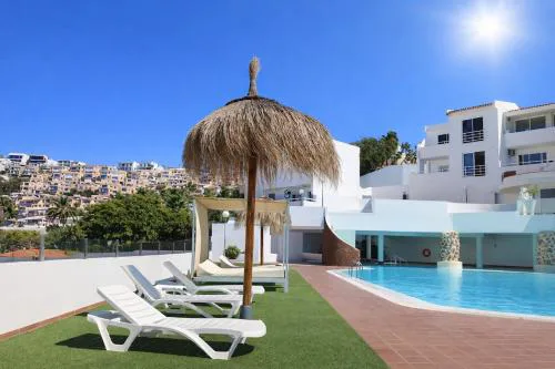 Holiday Island Pool Escape