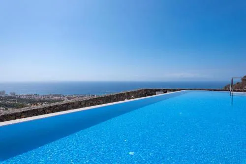 Luxury Villa Maria private heated pool Free Car except Christmas