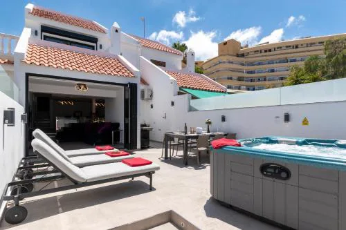 Modern 3 Bedroom Villa with Hot Tub in Costa Adeje