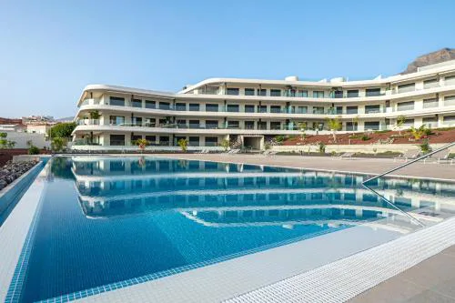 Serenity Deluxe - Pool & Terrace