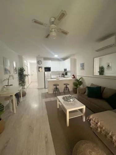 Súper y amplio apto con Airco, planta baja en Mareverde