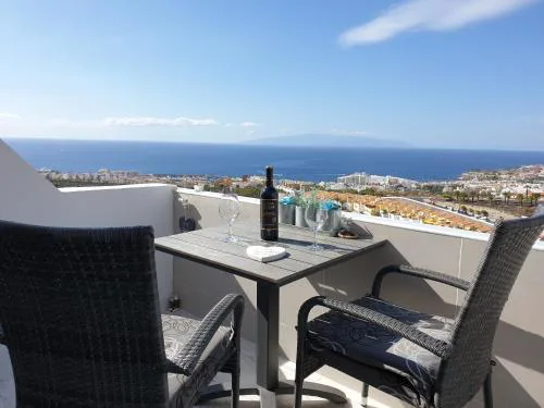 Views, international channels, A-C, pool, bar