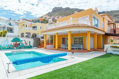 Villa with private pool and magnificent views