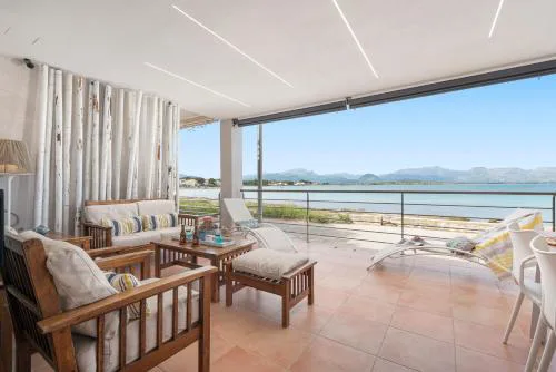 CAS CARBON3R-Stunning ground floor in front of the sea