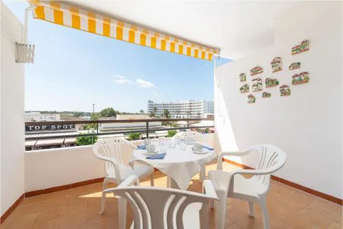 NEW Apartment Sol with Sea Views and Balcony by Bebreeze