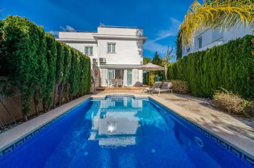 Traumhafte Villa Maricel für 8 Gäste am Meer