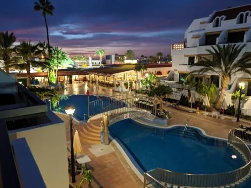 Colon II apartment with aircon, pool bar, beachside - Playa De Las Américas