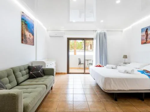 Cute Parque Cattleya 107 close to the beach
