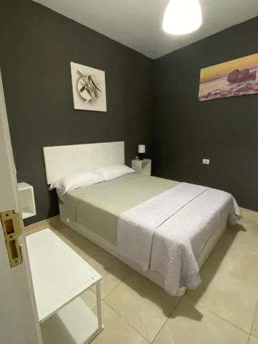 DELUXE ROOM IN APARTMENT SHARED in Los Cristianos Playa HabitaciónSTANZA air-conditioned