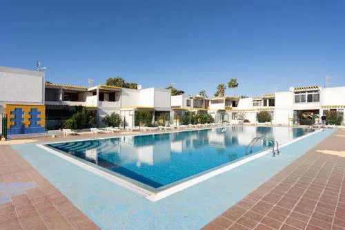Home2Book Lovely & Bright Apt, Pool & Terrace