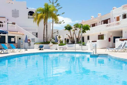 PORT ROYAL APARTMENTS, Heated pool, Speed WiFi, Terrace