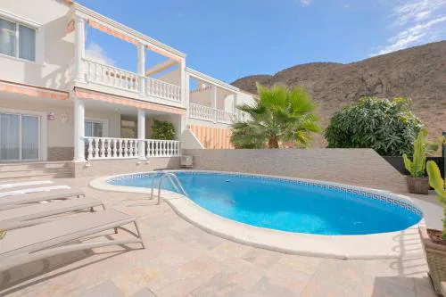 Townhouse with private pool!