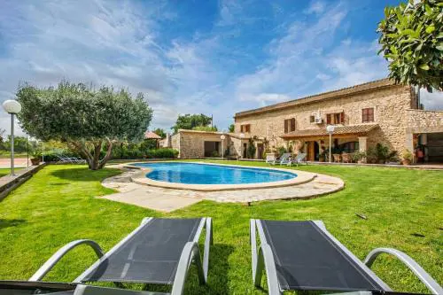 Beautiful Finca Ca SHomo in Tranquil Village