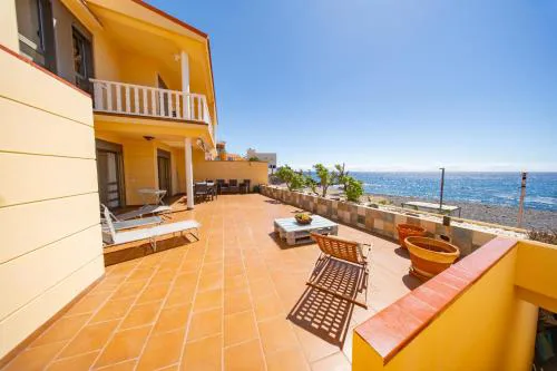 Sky & Sea, The House by the Beach