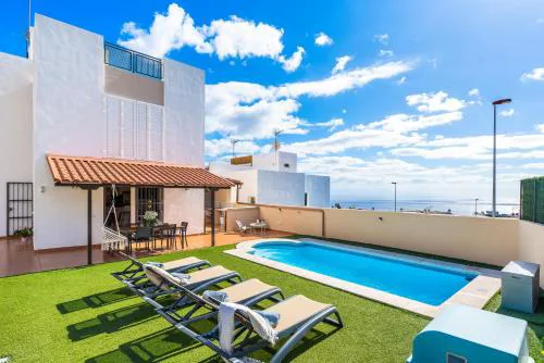 Villa Trueno Refugio de Lujo con Piscina Climatizada y Vistas