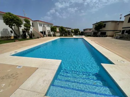 Forcat - Apartamento con jardín y piscina.