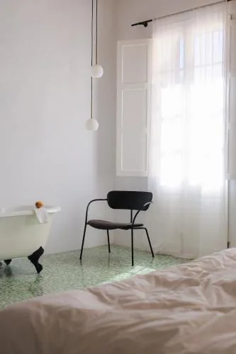 Fragile Boutique Hotel