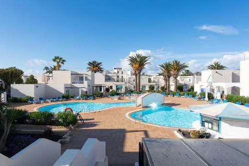Apartamentos Alisios con terraza y piscina