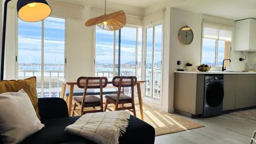 Arena Home, Chic & Sea View