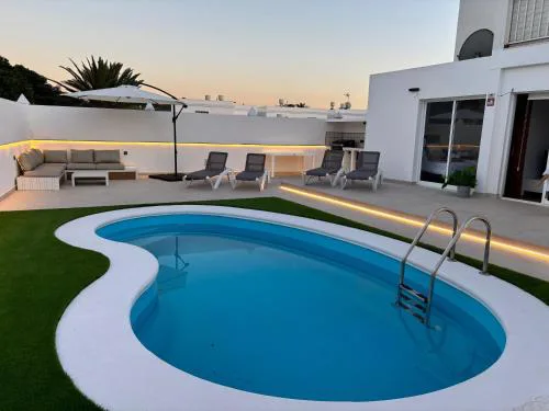 LAS MAGNOLIAS -Villa adosada con piscina privada.