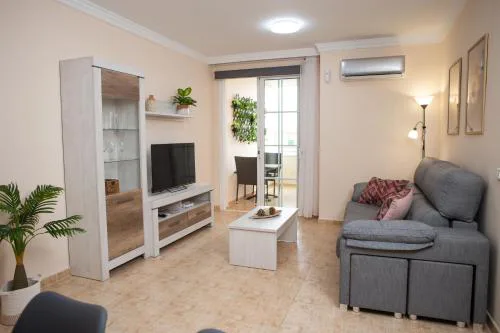 Apto ISA: amplio y acogedor apto de 75m con terraza, aire acondicionado y parking gratuito